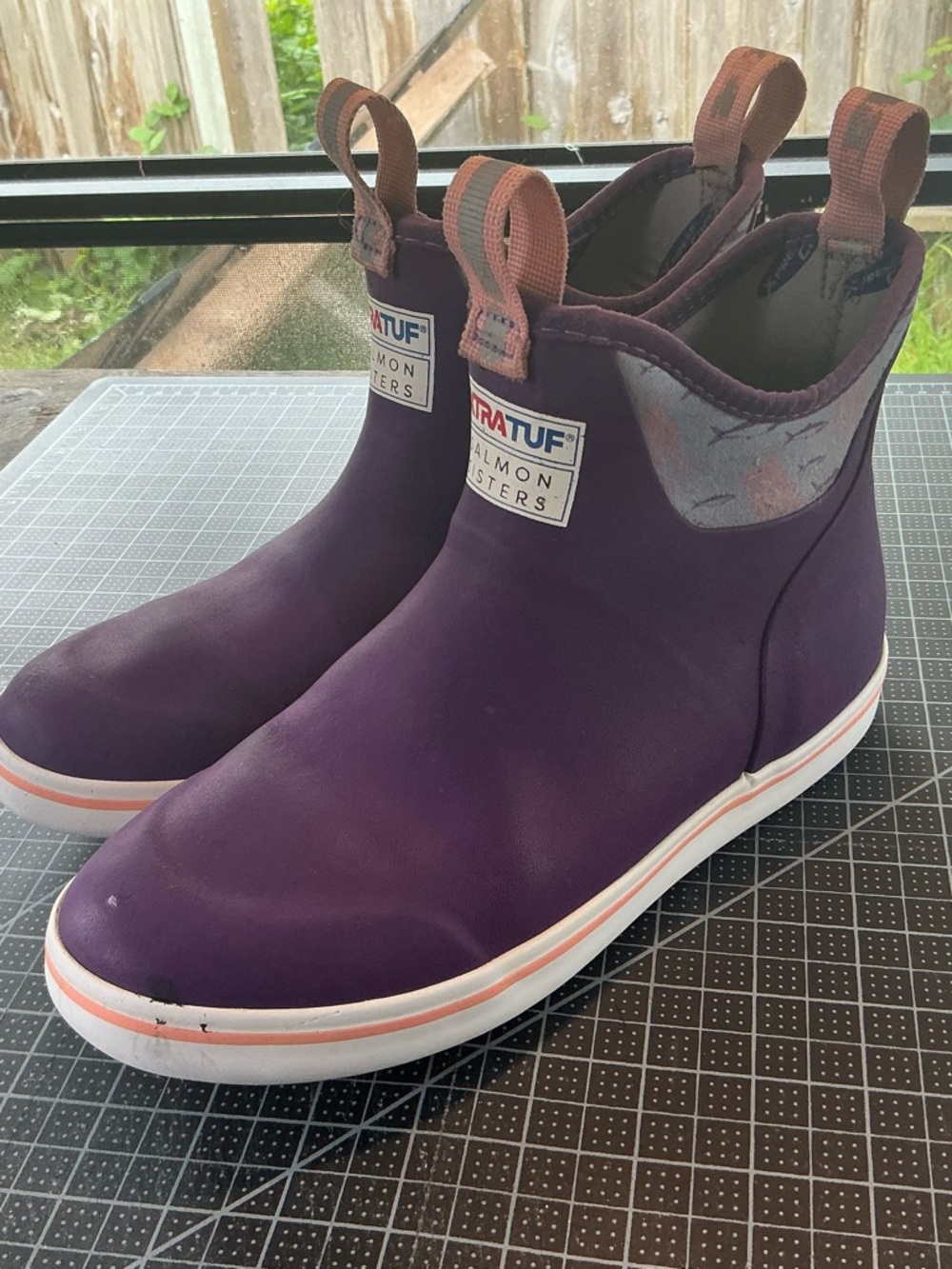 Xtratuf Women's Salmon Sisters Ankle Deck Boot - Jelly Fish - Women’s size 8